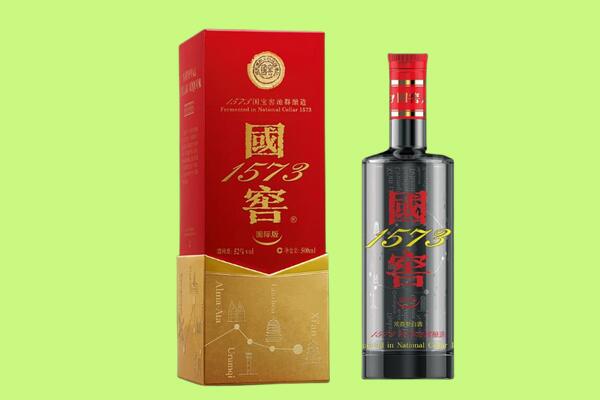 昭通鲁甸县回收国窖1573.jpg